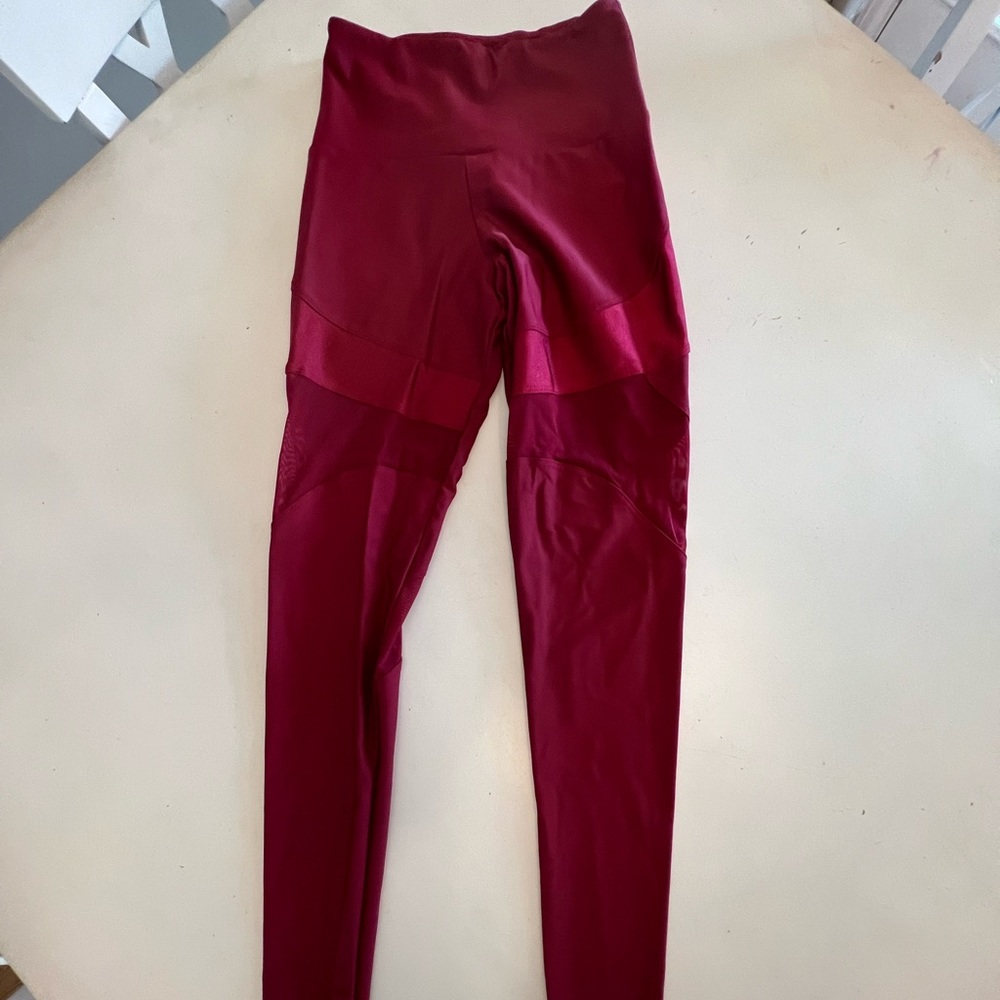 Maroon/red leggings